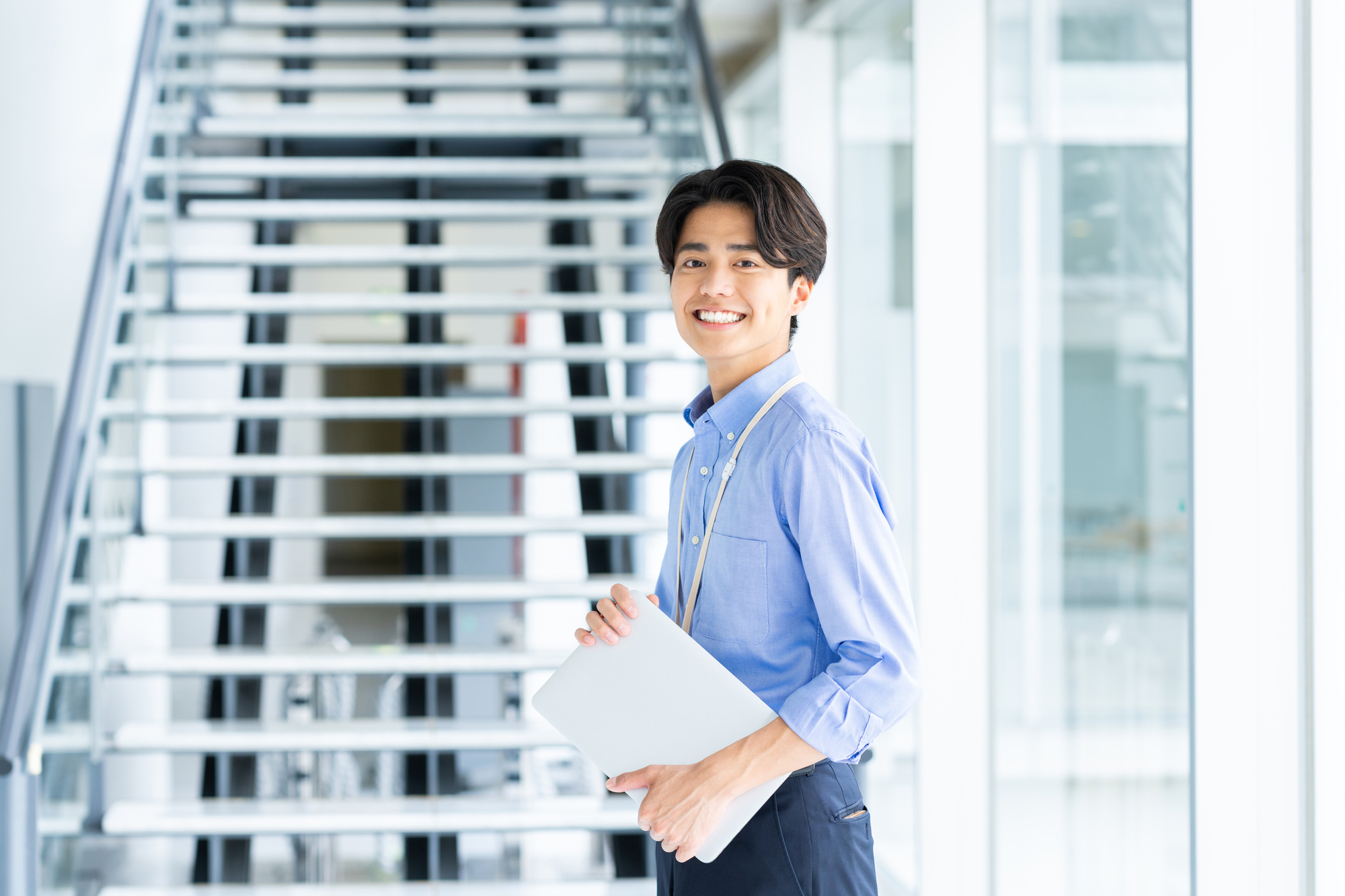 社員A.H